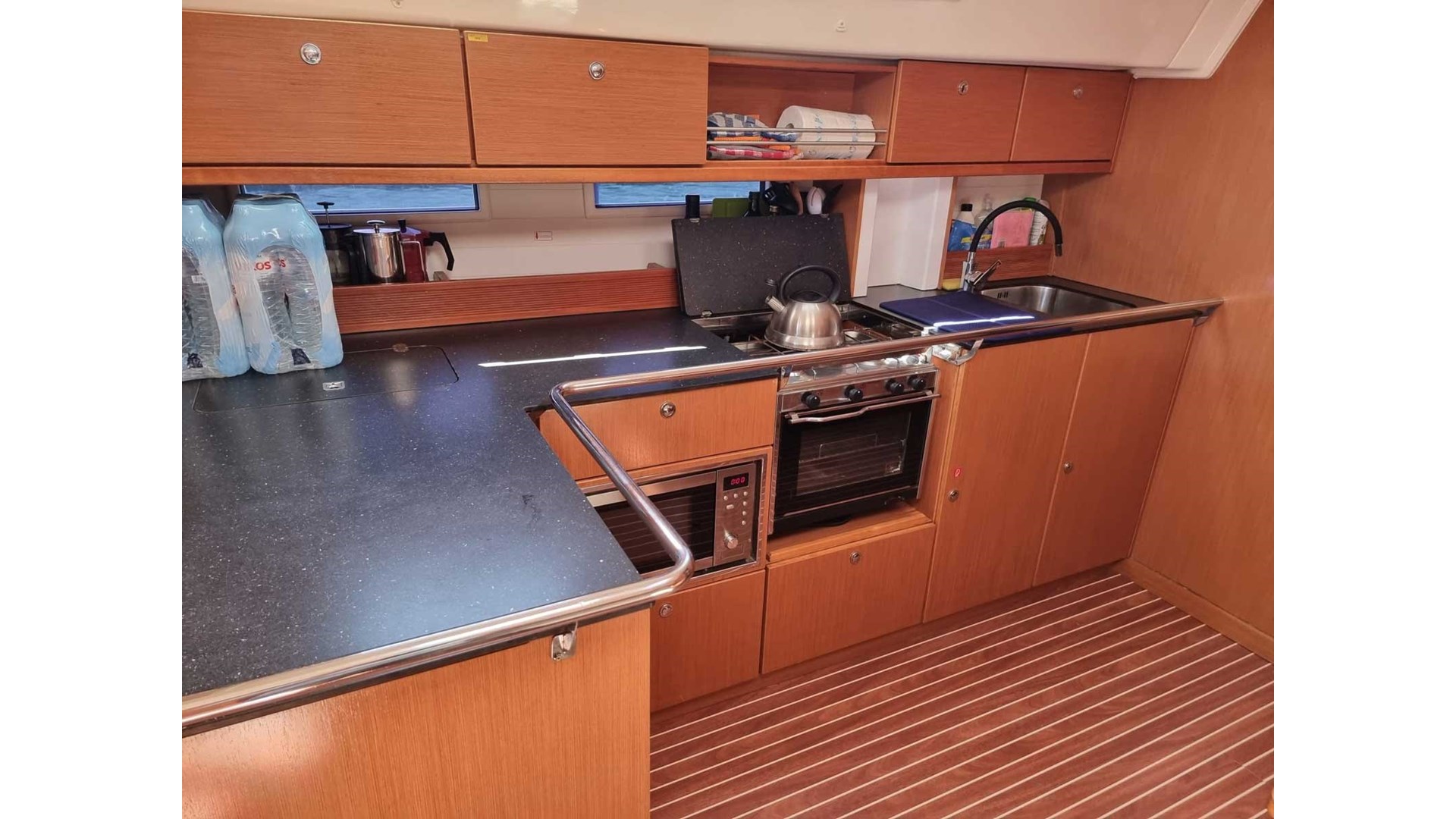 6191979680000107291_fleurie-kitchen-2