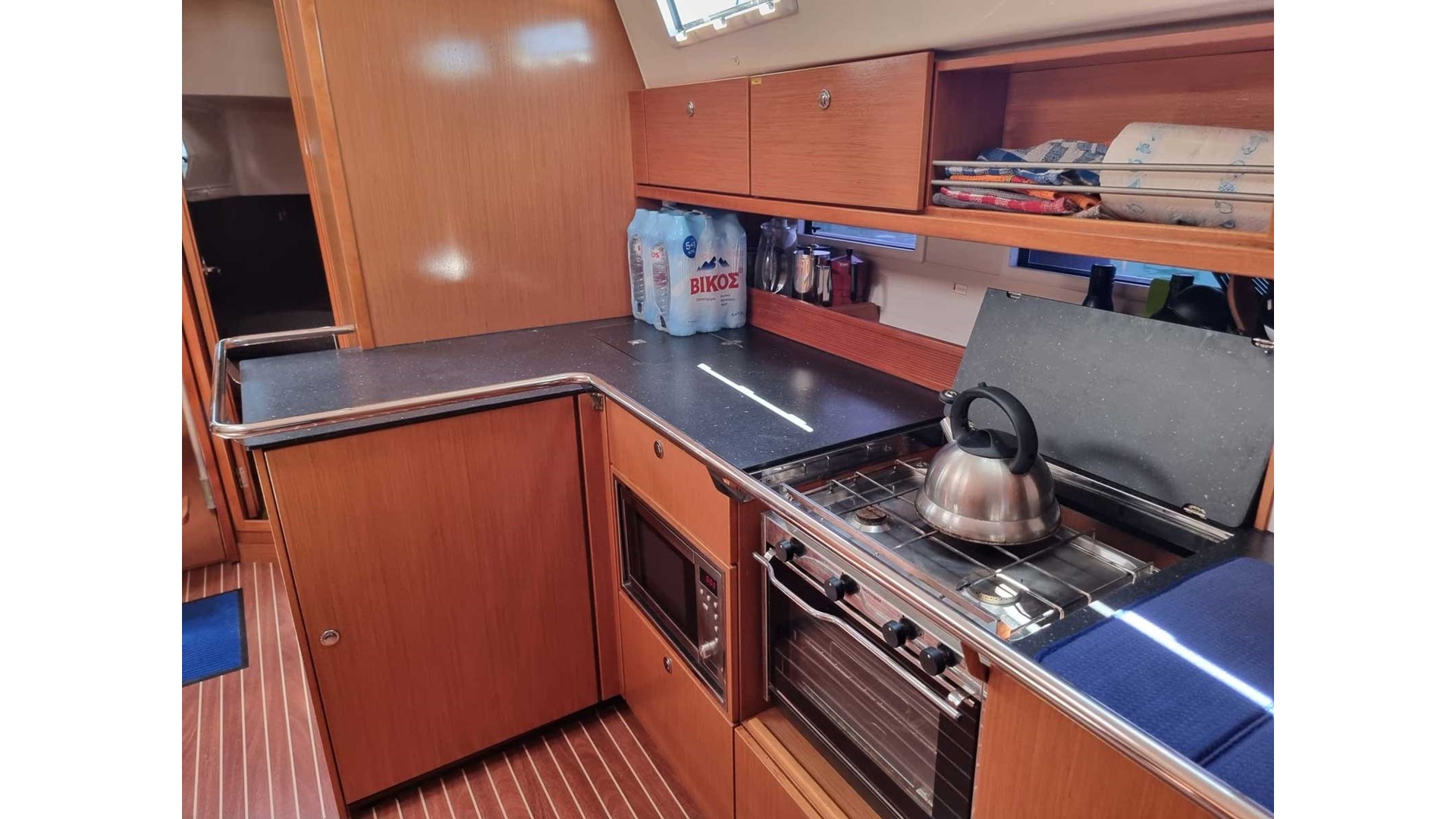 6191979700000107291_fleurie-kitchen