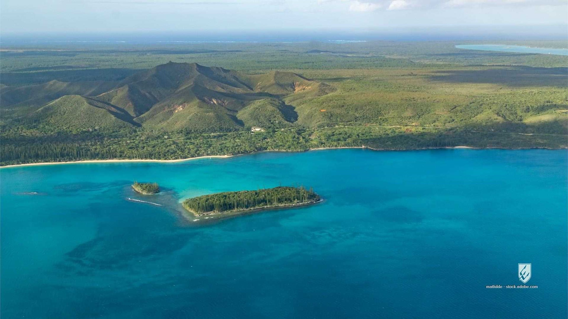 Nouvelle-Calédonie stock vue d'avion island aerial view sea aquamarine bay isle of pines turquoise hill green new caledo