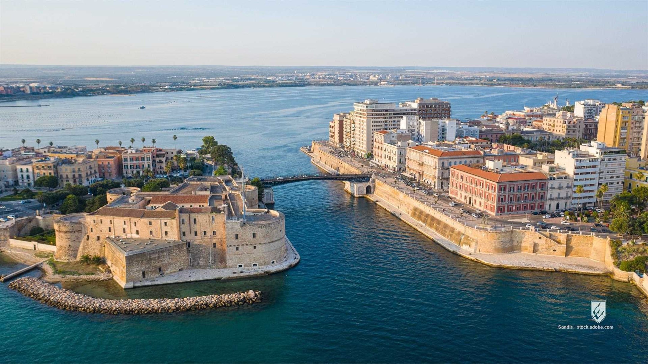 taranto old panorama taranto castle gulf of taranto gulf waterfront historical building italy landscape landmark