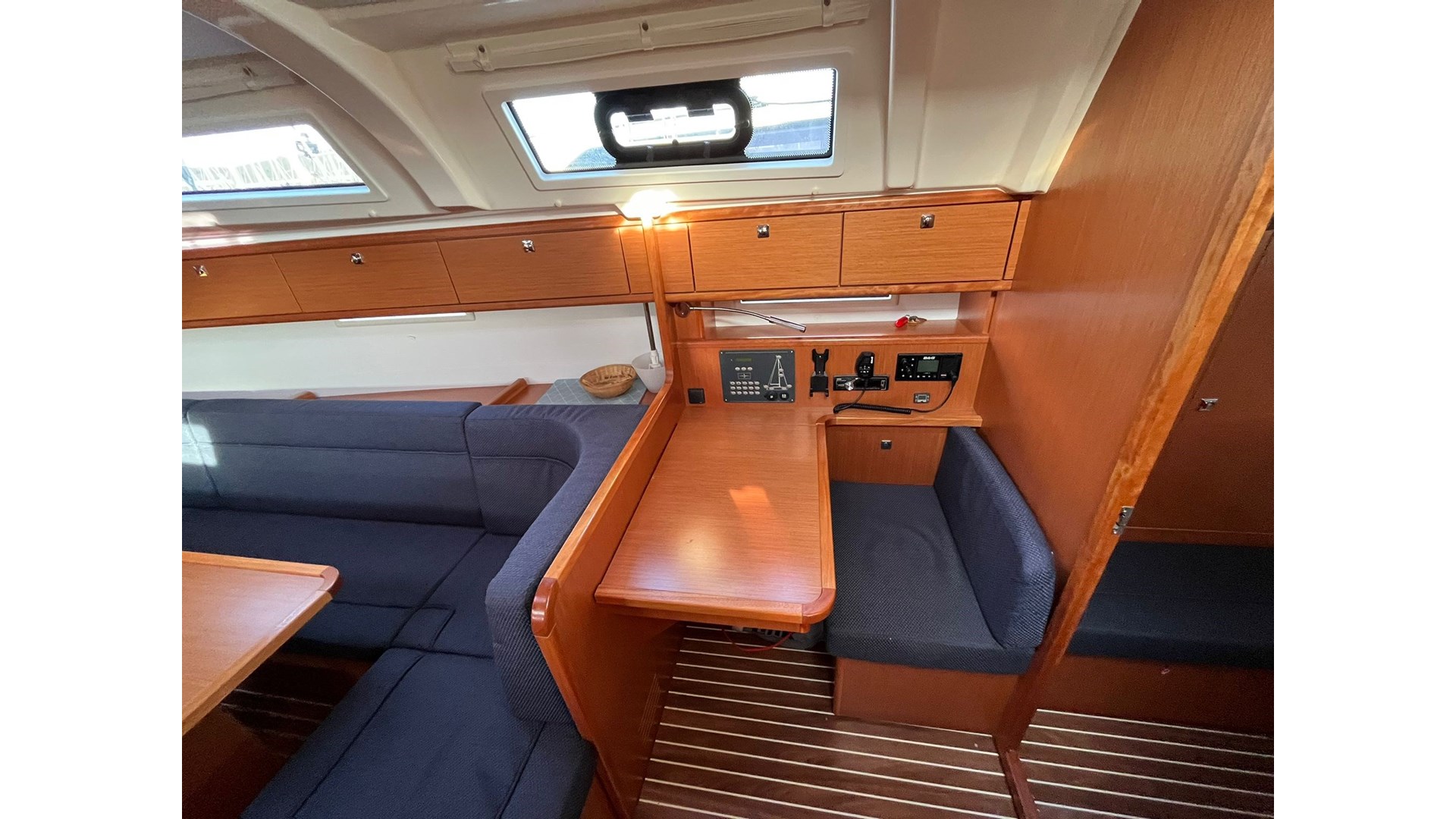 4445467430000100185_tonka-interior21