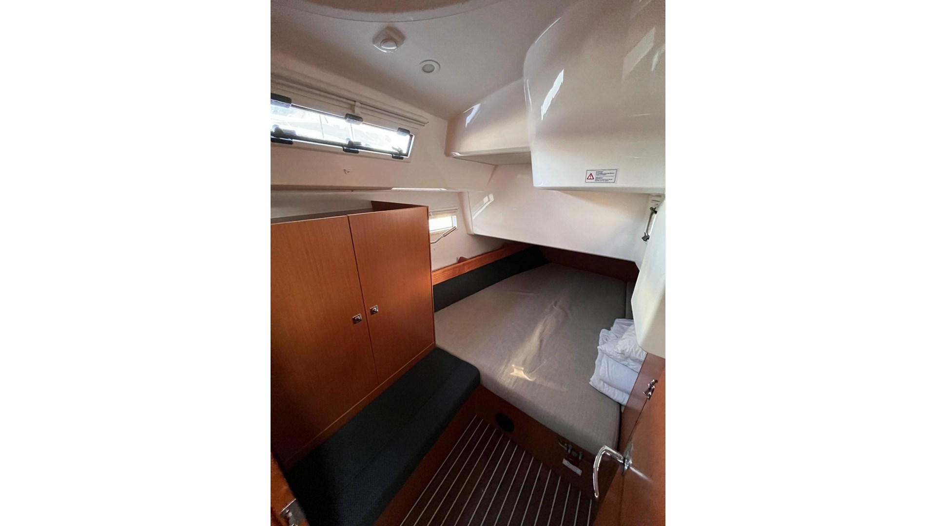 4445467450000100185_tonka-interior22