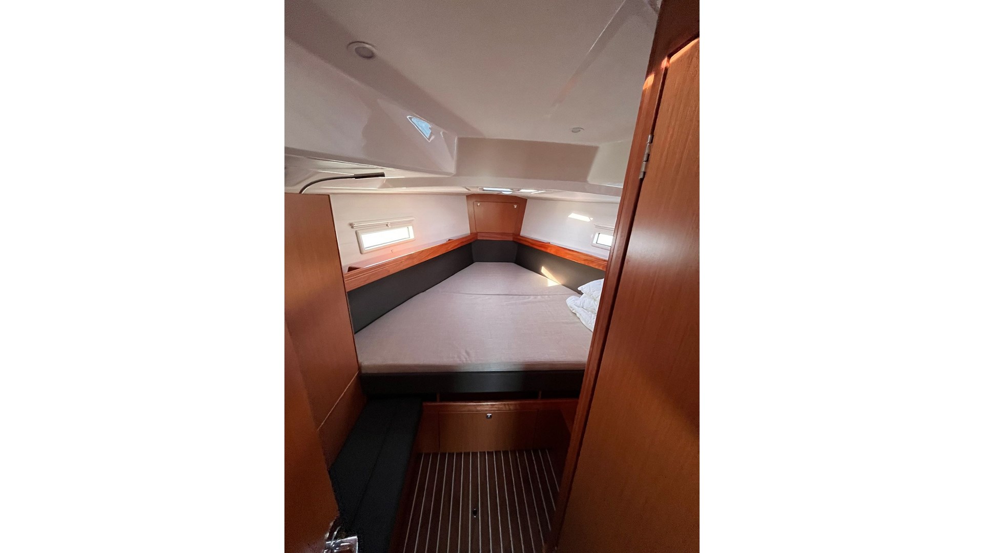 4445467530000100185_tonka-interior26