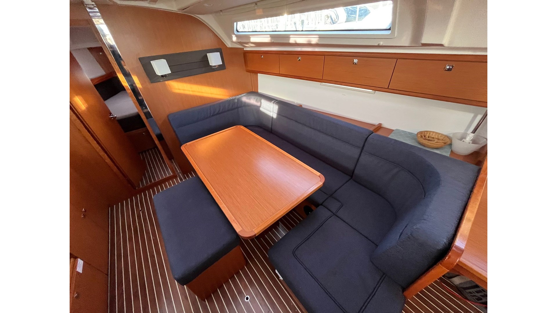4445467550000100185_tonka-interior27