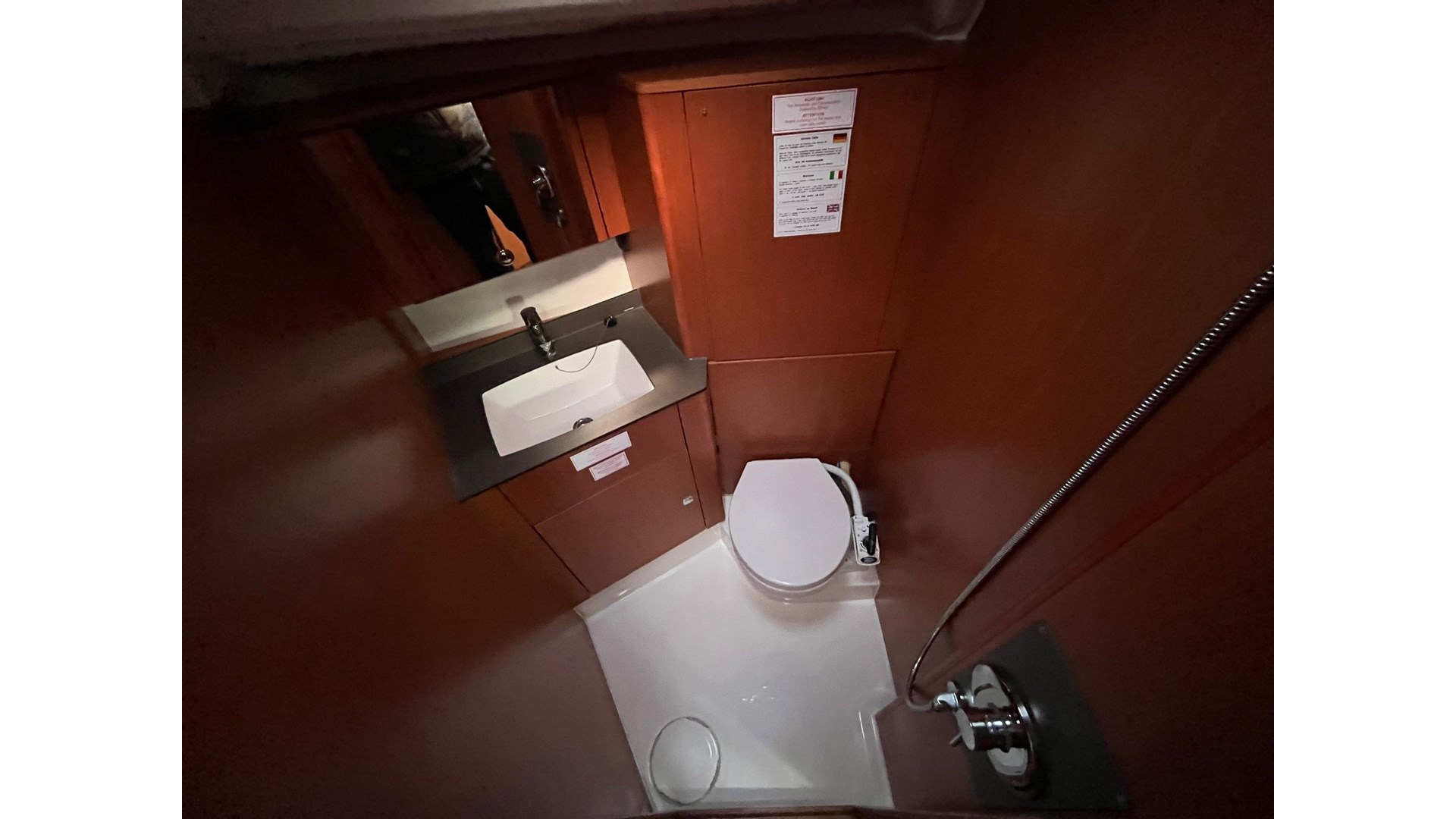 4445467570000100185_tonka-interior28