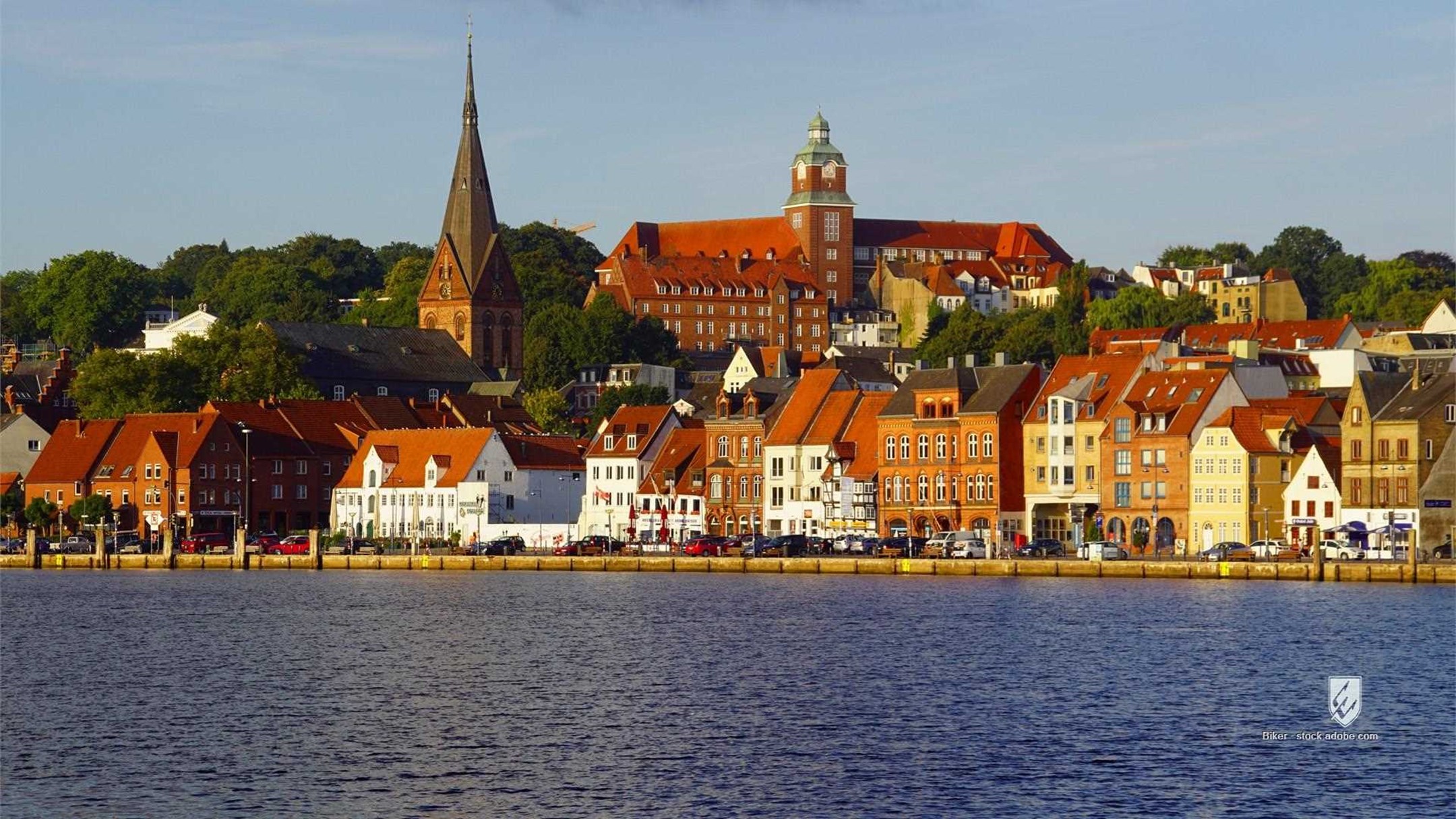 Stadt Flensburg Hafen Wasser Förde Kirche Häuser Himmel Wolken Sommer stadt flensburg hafen wasser förde kirche häuser