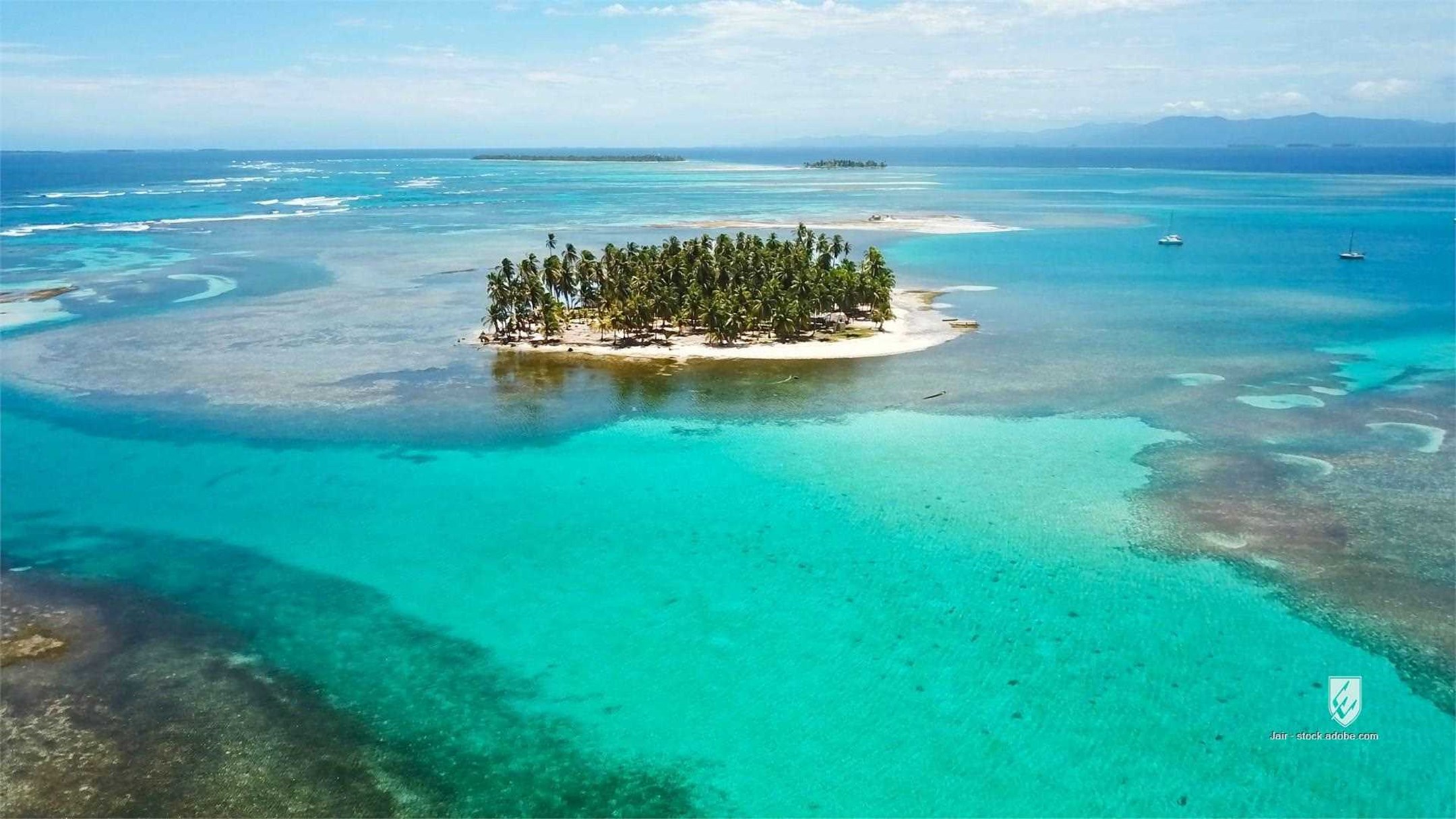 www.viagensecaminhos.com N panama central america aerial view san blas island caribbean archipelago paradise coconut tre