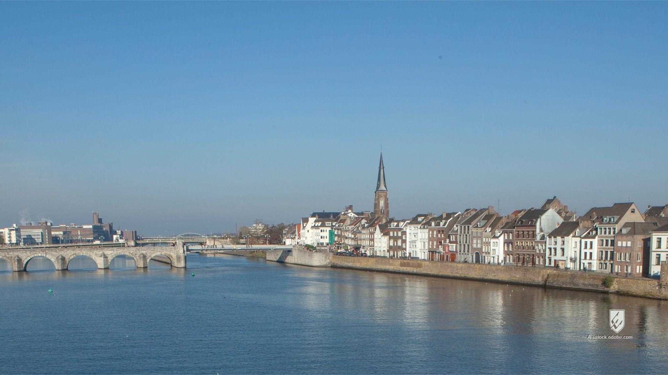 kade limburg maas rivier city water panorama architecture skyline cityscape view sea night travel sky river stockholm