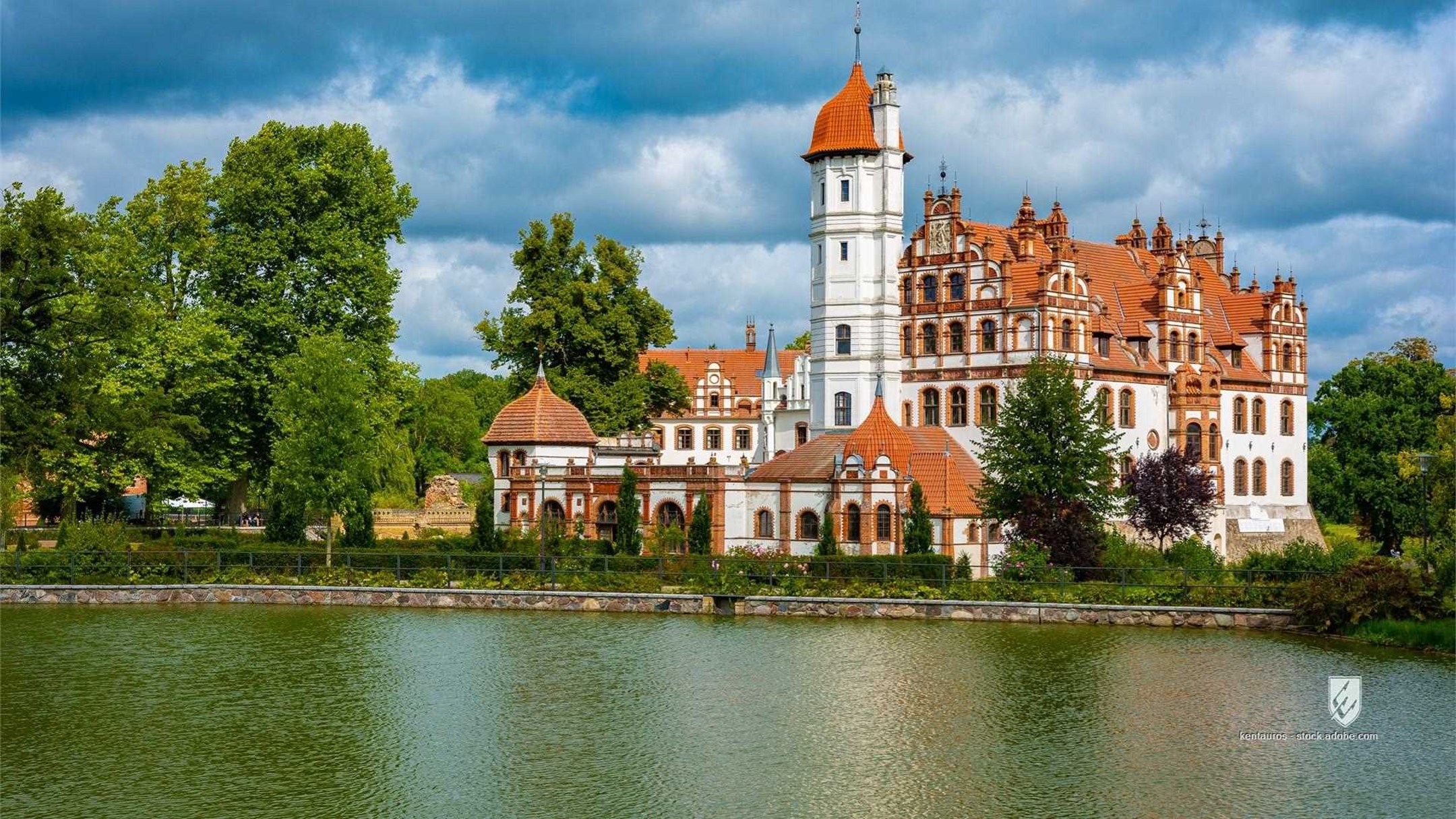 basedow schloss malchiner see sommer malchin mecklenburgische seenplatte mecklenburg vorpommern deutschland