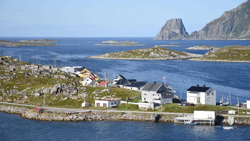 norwegen norge nordkapp magerøya gjeasvær honningsvåg dorf insel hafen tundra straße gasse boot kai steg rorbu fischerdo