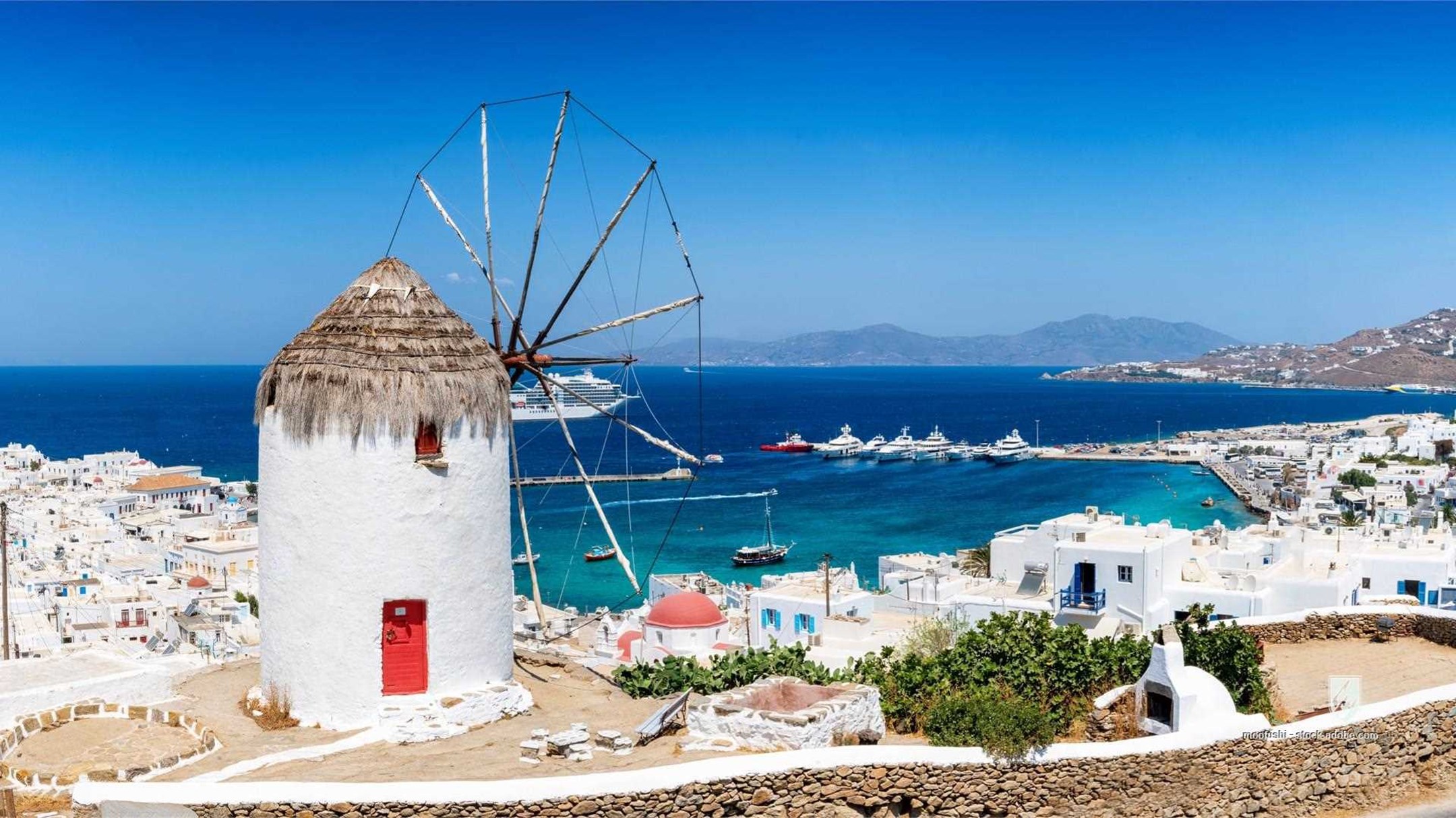 mykonos stadt aussicht windmühle mühle panorama tag hafen blau anblick architektur anhöhe berg hügel berühmt europa gebä