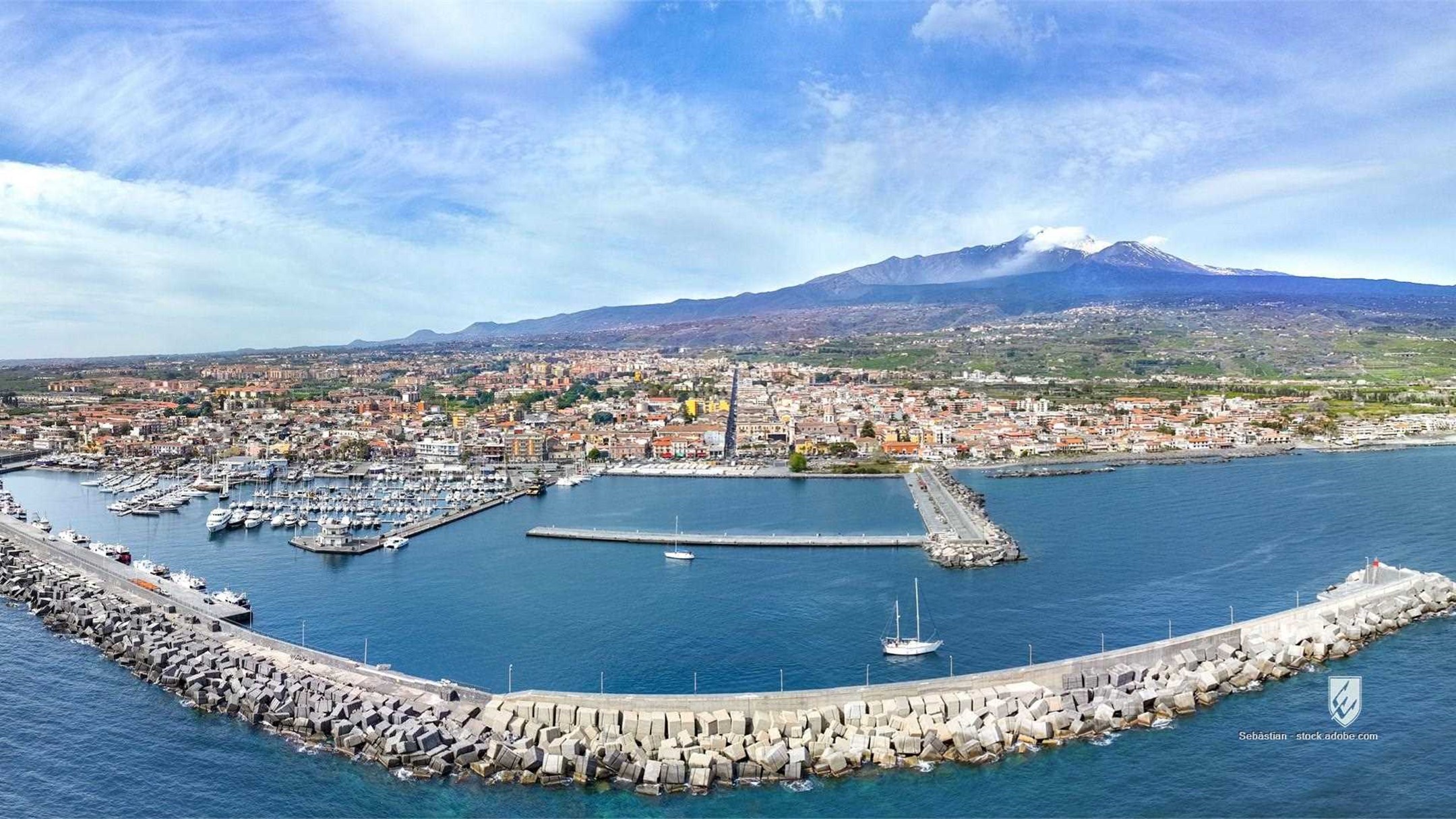 Riposto Santa Maria la Scala acireale aerea chiesa citta da visitare città città italiane etna mare marinaro panoramica