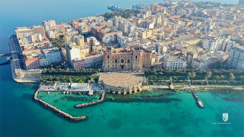 puglia drone mar piccolo taranto salento mare cittá panorama veduta paesaggio acqua cittadina cielo costa viaggiare