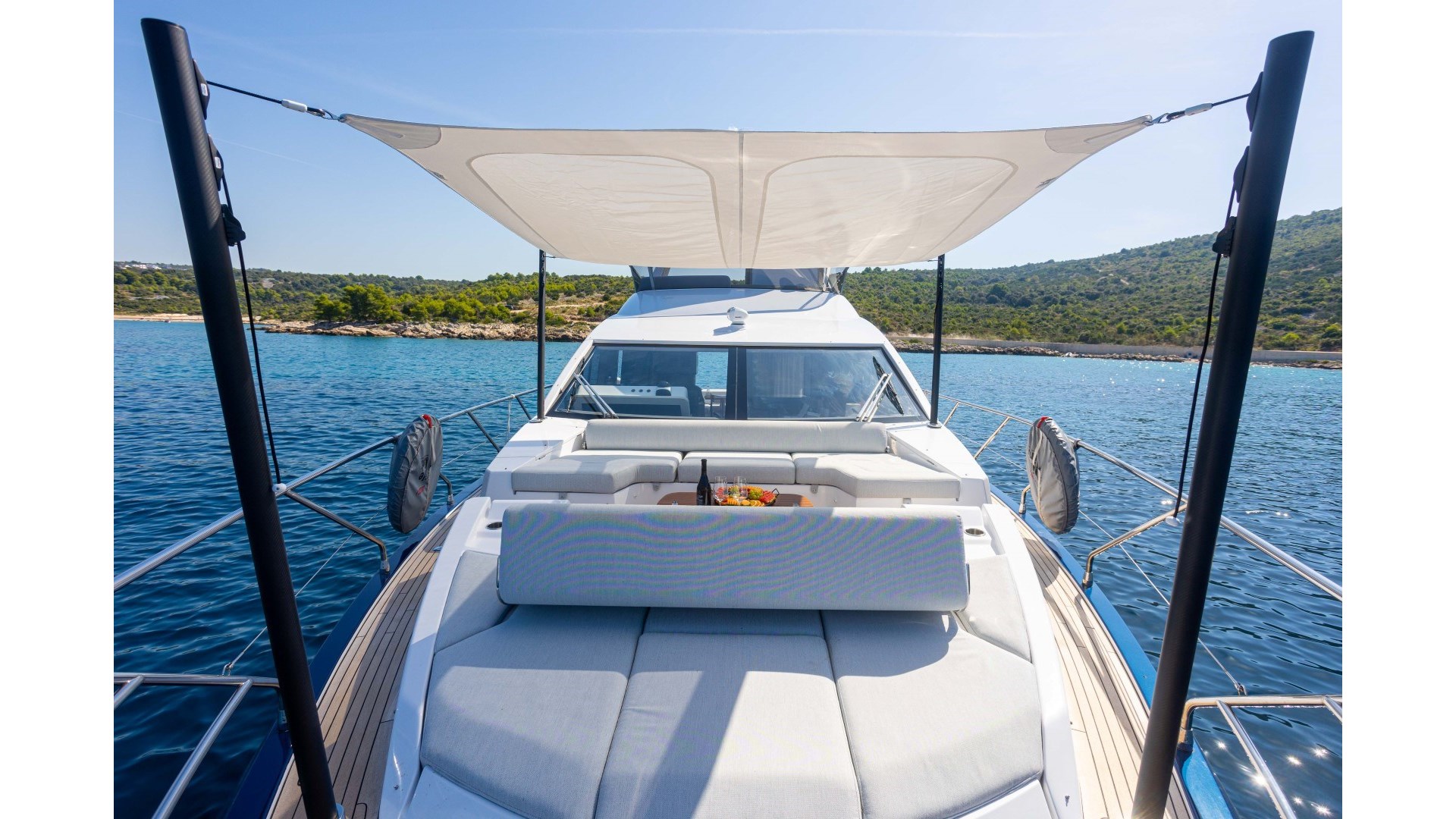 5345497140000104674_luxury-crewed-motor-yacht-azimut-60-fly-genesis-charter-croatia-20