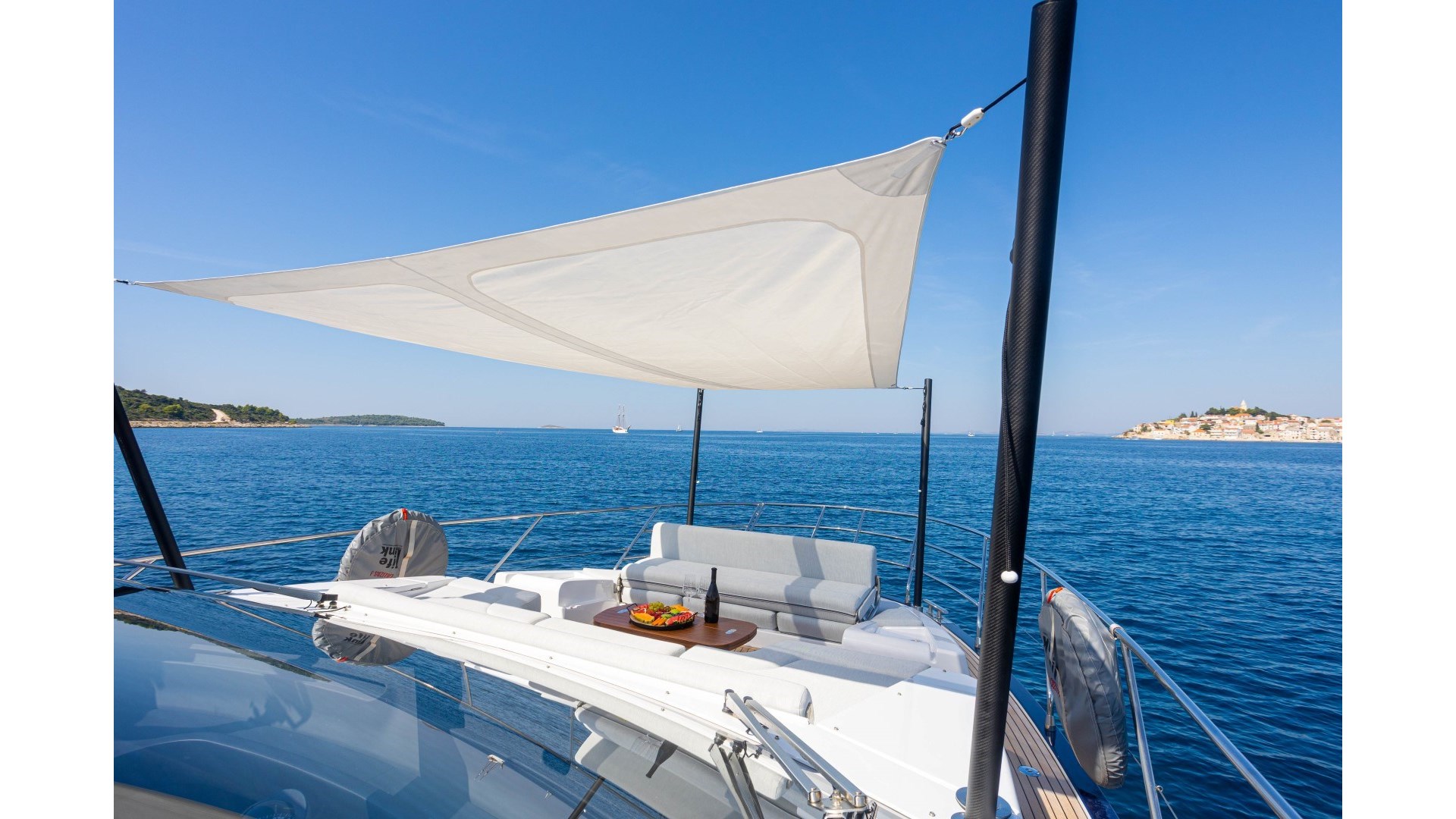 5345497160000104674_luxury-crewed-motor-yacht-azimut-60-fly-genesis-charter-croatia-21