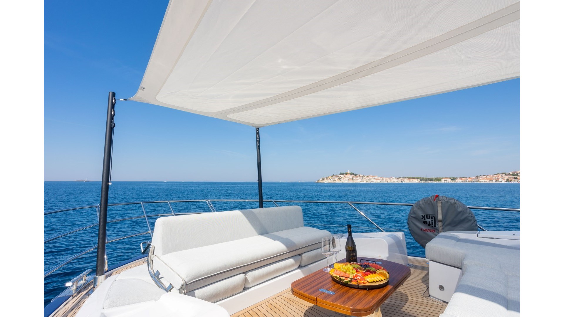 5345497230000104674_luxury-crewed-motor-yacht-azimut-60-fly-genesis-charter-croatia-24
