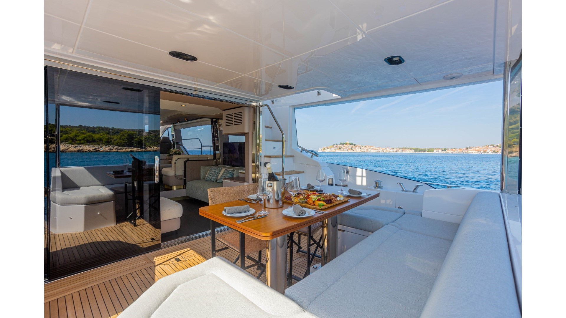 5345497250000104674_luxury-crewed-motor-yacht-azimut-60-fly-genesis-charter-croatia-30