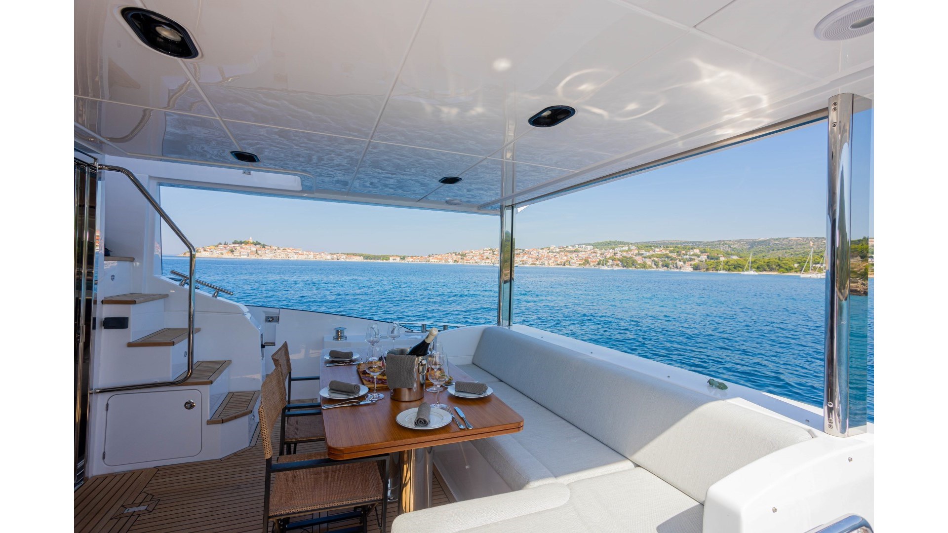 5345497290000104674_luxury-crewed-motor-yacht-azimut-60-fly-genesis-charter-croatia-32