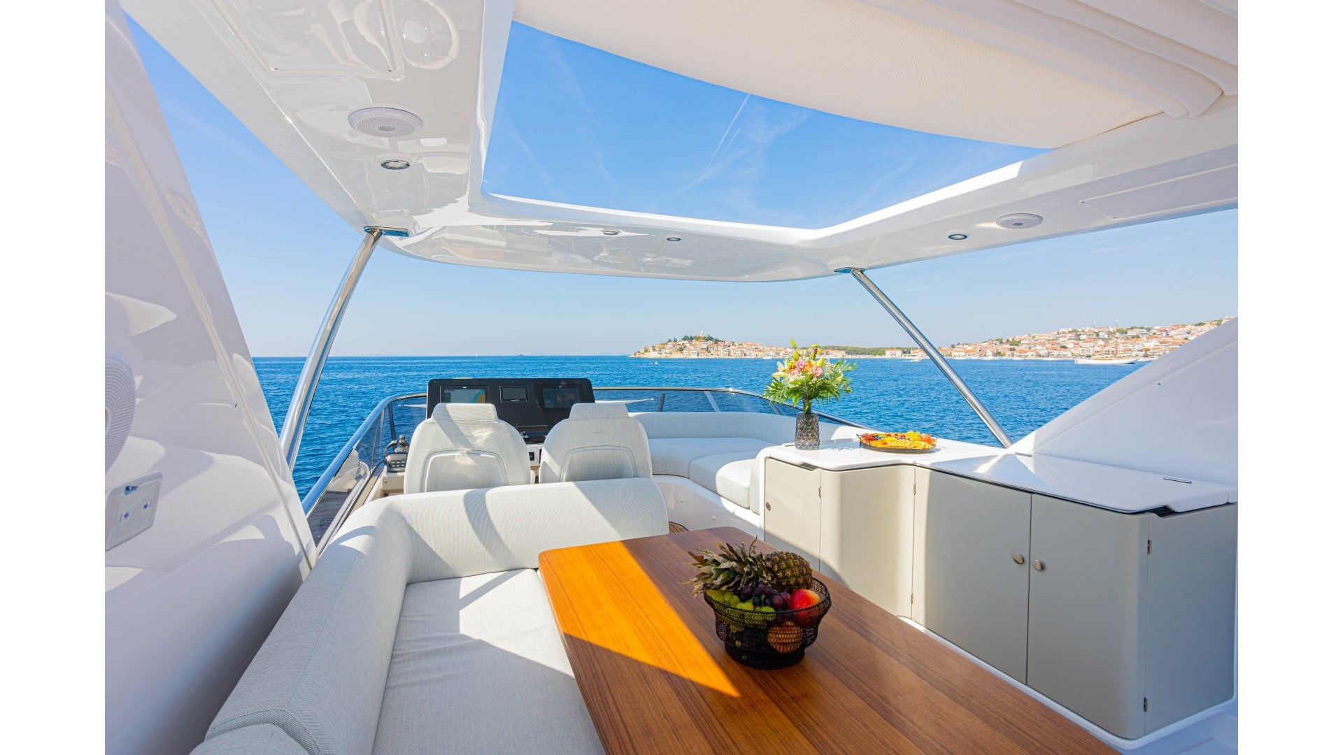 5345497450000104674_luxury-crewed-motor-yacht-azimut-60-fly-genesis-charter-croatia-44