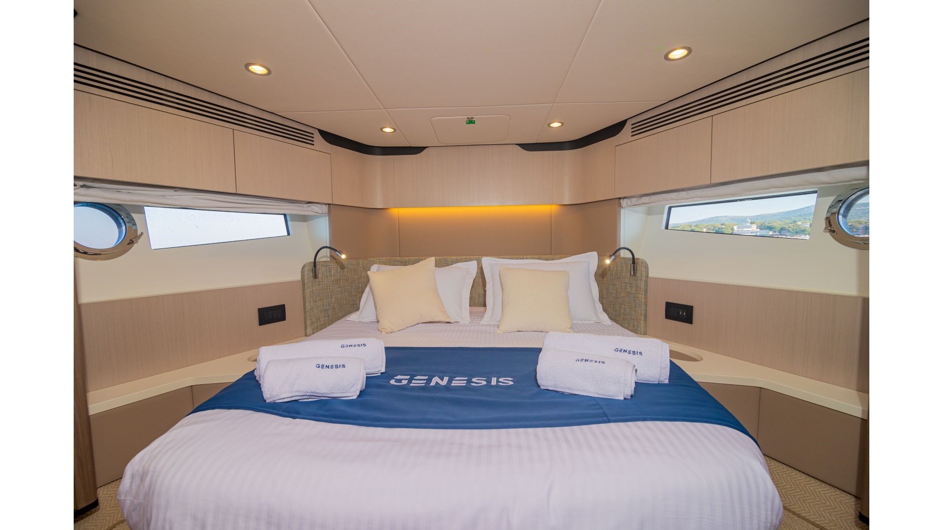 5345497650000104674_luxury-crewed-motor-yacht-azimut-60-fly-genesis-charter-croatia-61